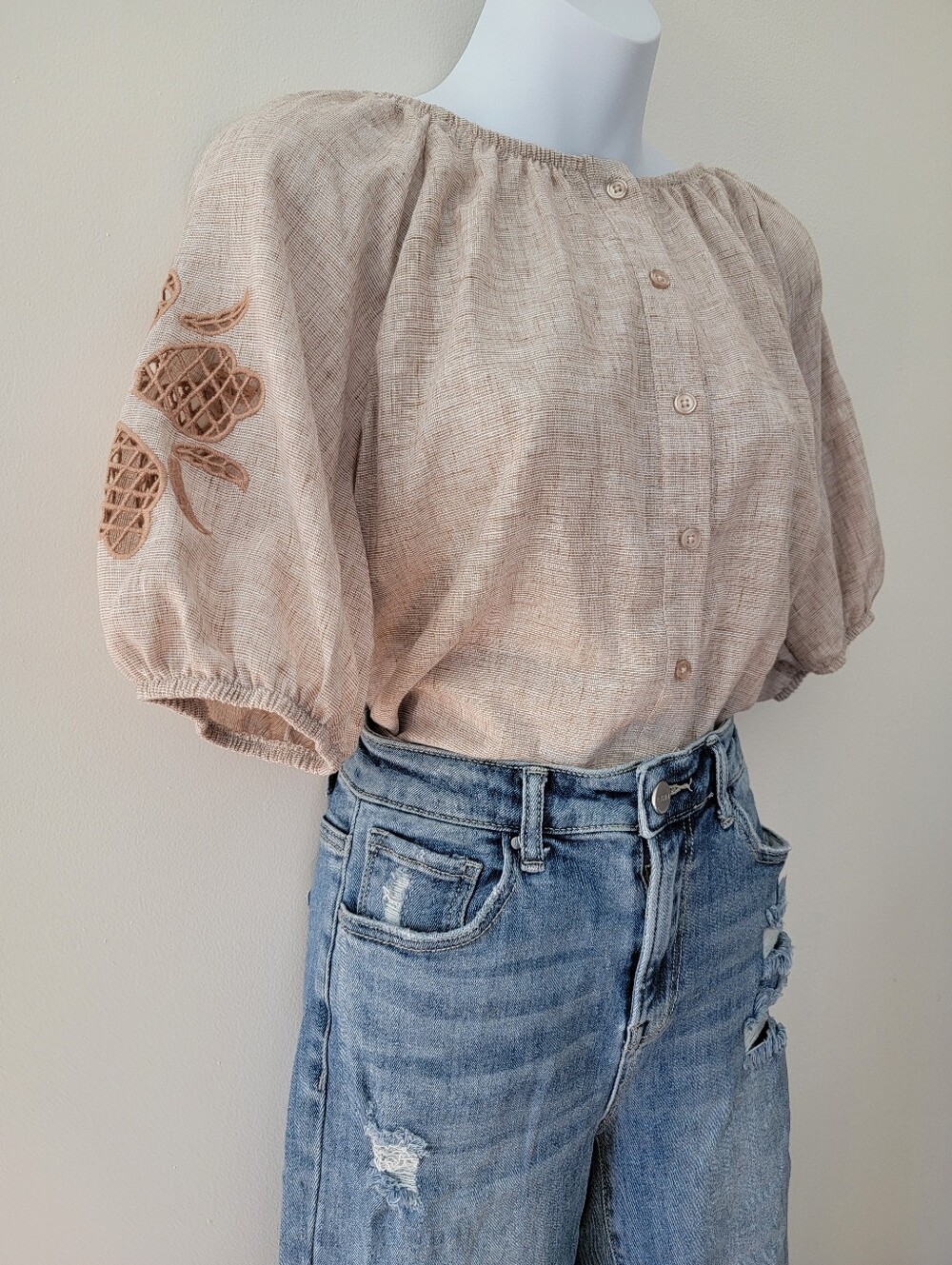 Vintage Threads Neutral Beige Button-Front Peasant Top with Cutwork Sleeves Med